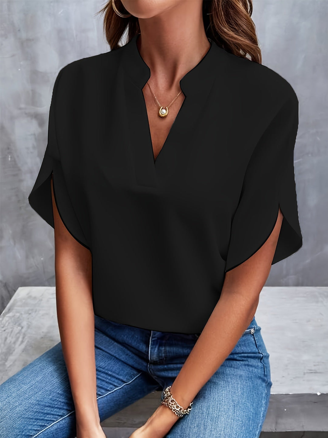 ELORA | RELAXED V-NECK BLOUSE