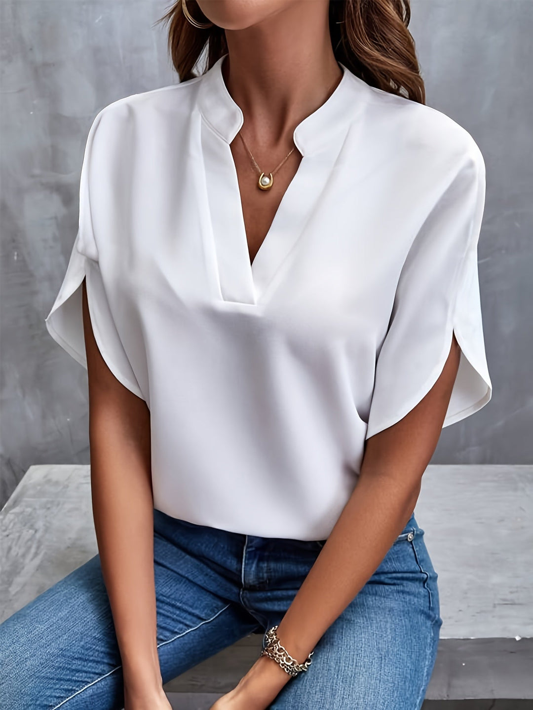 ELORA | RELAXED V-NECK BLOUSE